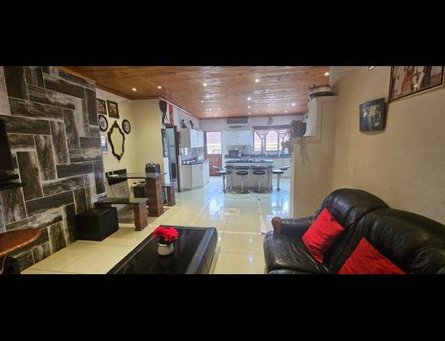 2 BEDROOM HOUSE FOR SALE IN CRAIGIEBURN